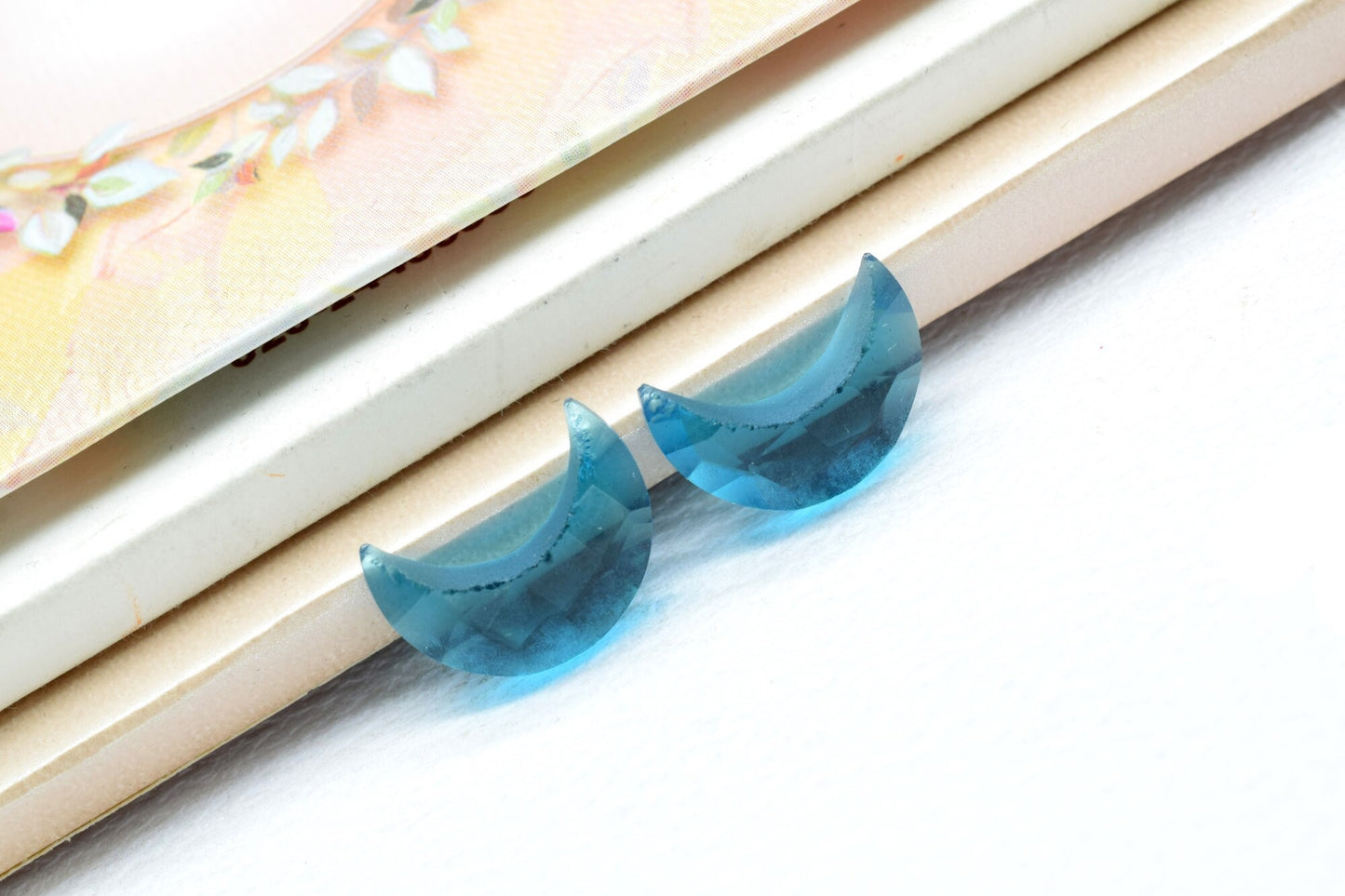 Neon Apatite 15mm Faceted Moon shape briolette,Neon Apatite Gemstone, Moon Shape Beads,Crescent Moon Shape Stone,Drilled Gemstone briolettes