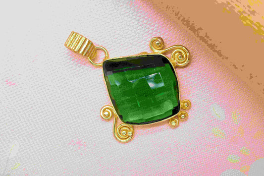 Emerald Quartz kite Shape Pendant,Emerald Quartz 20x25mm Kite Shape Pendant Jewelry,Gemstone Pendant Jewelry,Emerald Long Pendant,Emerald