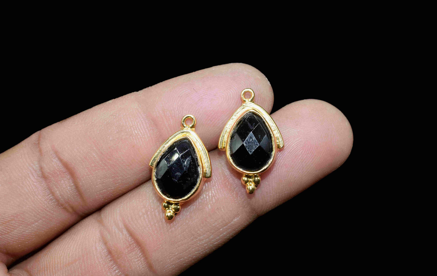 Black Onyx 9x13mm Bezel Connector,Teardrop Shape Gold Plated bezel,Black Onyx Bezel,Black Onyx jewelry making charm,double bail connnectors