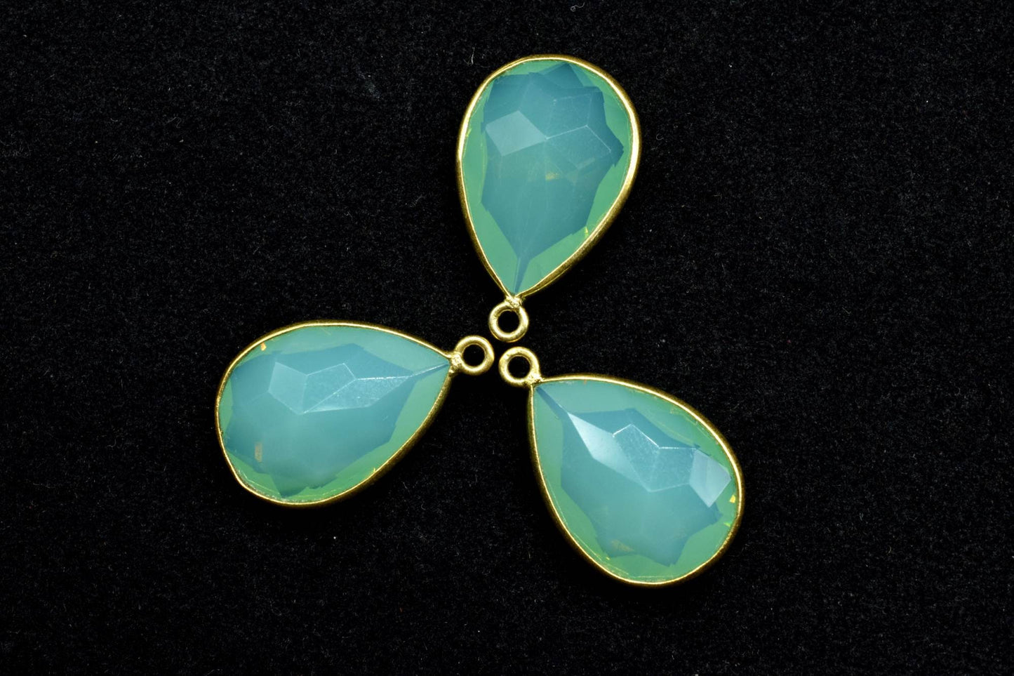 Chrysoprase 13x18mm Pear Shape single bail charm,Chrysoprase Teardrop Gold Plated bezel,Gold Bezel,jewelry making charm,Chrysoprase bezel,