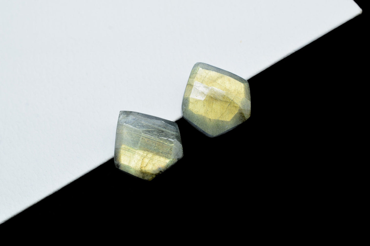 Labradorite 15x15mm Faceted Fancy Shape Briolettes,Labradorite Fancy Beads,Calibrated Gemstone Briolettes,Fancy Shape Beads,Flash Gemstone