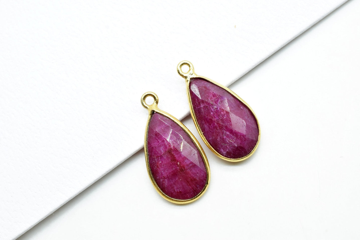 Ruby 10x18mm Pear shape charm,Ruby Pear Shape Bezel ConnectorGold Plated,Ruby Connector,Single Bail Connector,Jewelry Supply,Bezel Set Charm