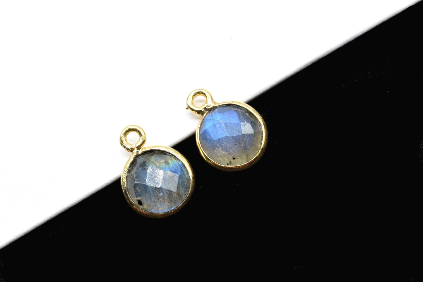Labradorite 8mm charm,Labradorite Pendant,Labradorite Round Gold Plated bezel,Labradorite Vermeil Bezel,jewelry making charm,Brass connector
