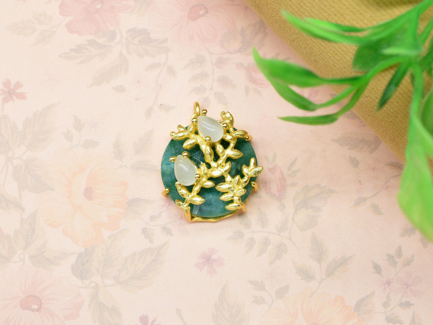 Emerald Pendant,Leaf Designer Pendant Charm,Circle Pendant,Rainbow Pendant Jewelry,Handmade Craft,Prong Set Pendant,Multi Stone Pendant,Gift