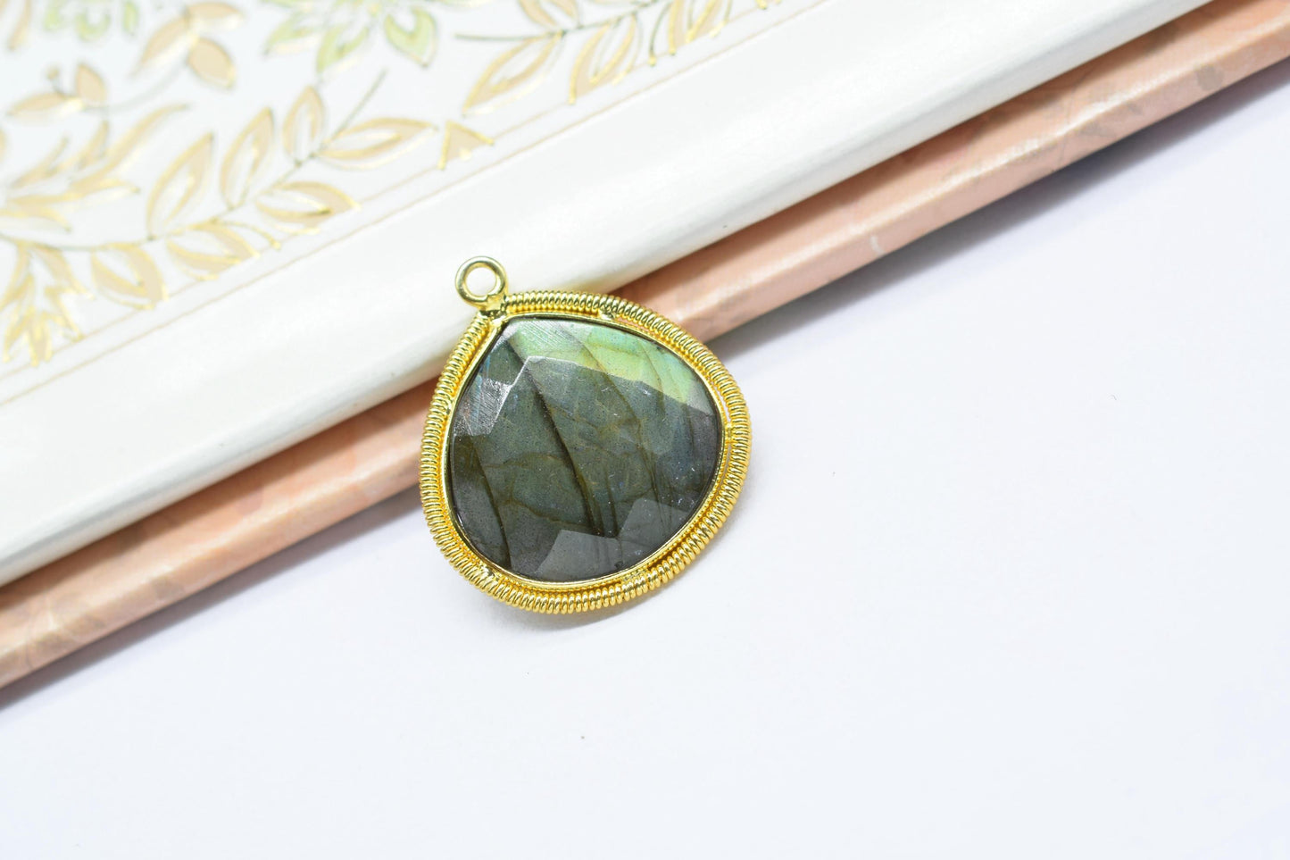 Labradorite 20mm Heart Beads Charms,Gemstone Heart Bezel,Boho Pendant connector,Single Bail Pendant,Handmade Charms,Necklace Pendant Jewelry