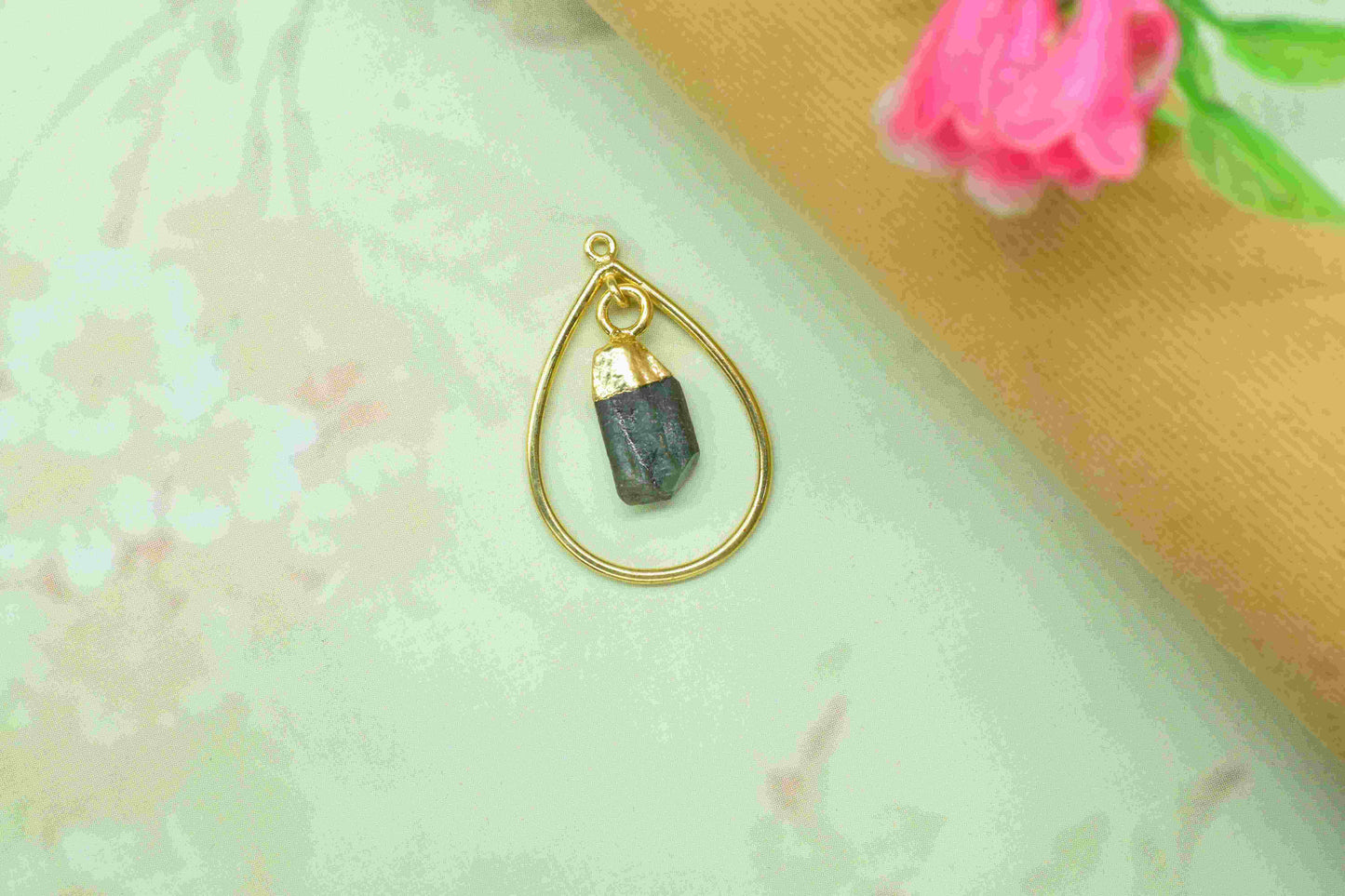 Natural Rough Stone Pendant,Finding Teardrop,Wedding jewelry,Bridal Jewelry,Gemstone Components,Electroplated Pendant Jewelry,Station Link