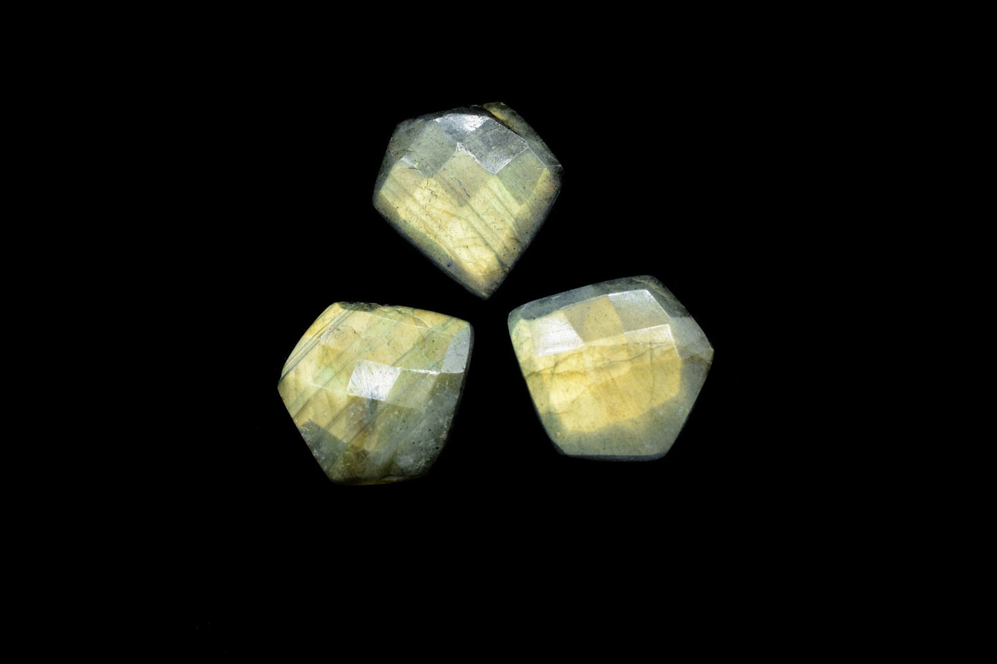 Labradorite 15x15mm Faceted Fancy Shape Briolettes,Labradorite Fancy Beads,Calibrated Gemstone Briolettes,Fancy Shape Beads,Flash Gemstone