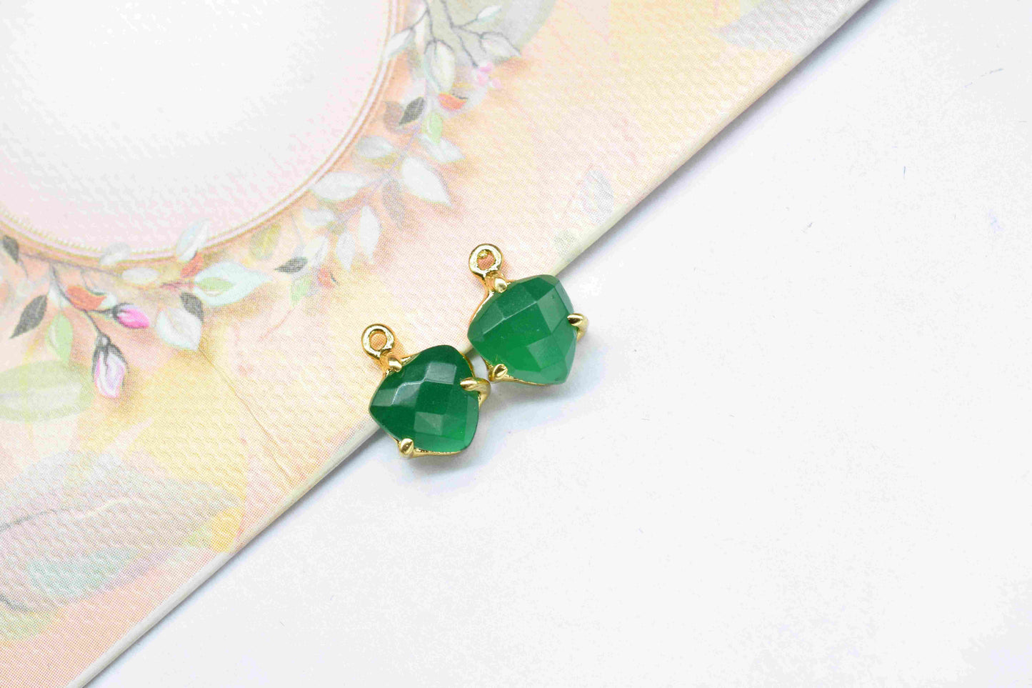 Green Onyx Gemstone 8mm Triangle Bezel Pendant,Green Onyx Handmade Gemstone Bezels Jewelry,Green onyx Gemstone Single bail connector,Gift