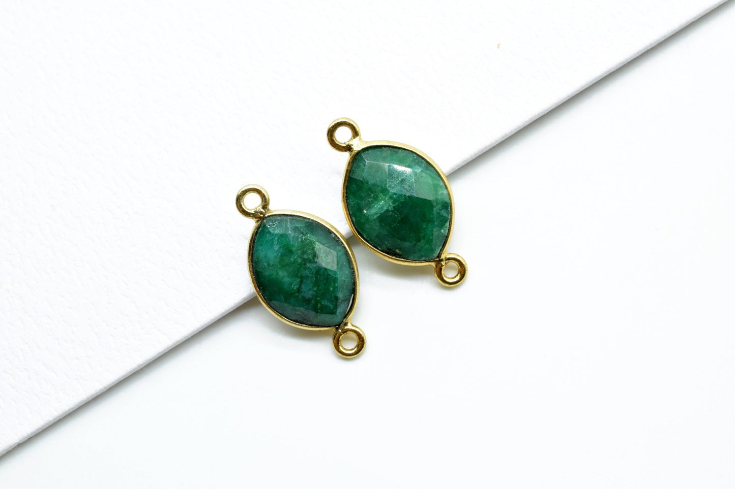 Emerald 10x13mm eye shape double bail connector,Eye Shape Gold Plated bezel,Gold Vermeil Bezel,Emerald jewelry making charm,emerald- bezels