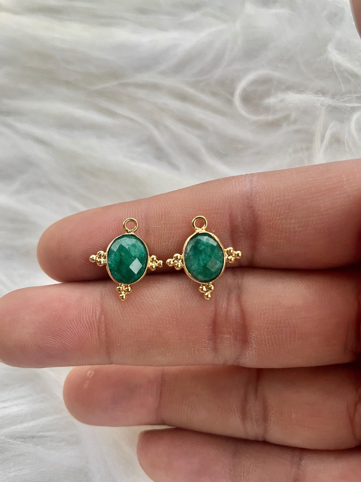 Emerald 10x8mm Bezel Charm Pendant,Oval Shape Gold Plated bezel,Gold Vermeil Bezel,Emerald jewelry making charm,Gold-Filled bezels charms