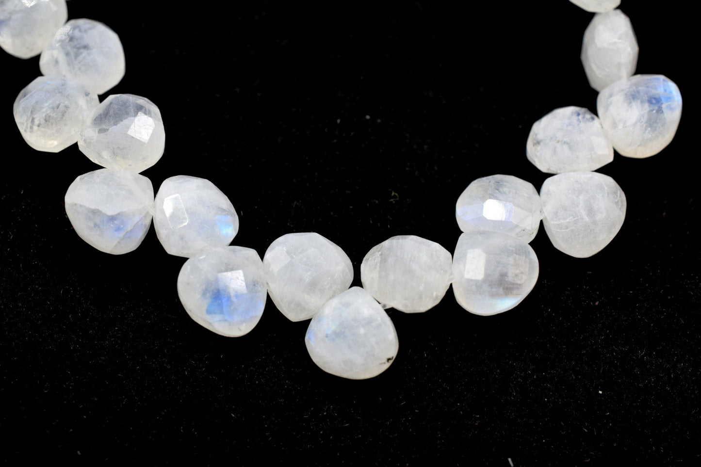 Moonstone 14mm Heart shape Briolettes,Moonstone briolettes for making jewelry,Moonstone Briolettes,Moonstone Heart briolettes strand,jewels