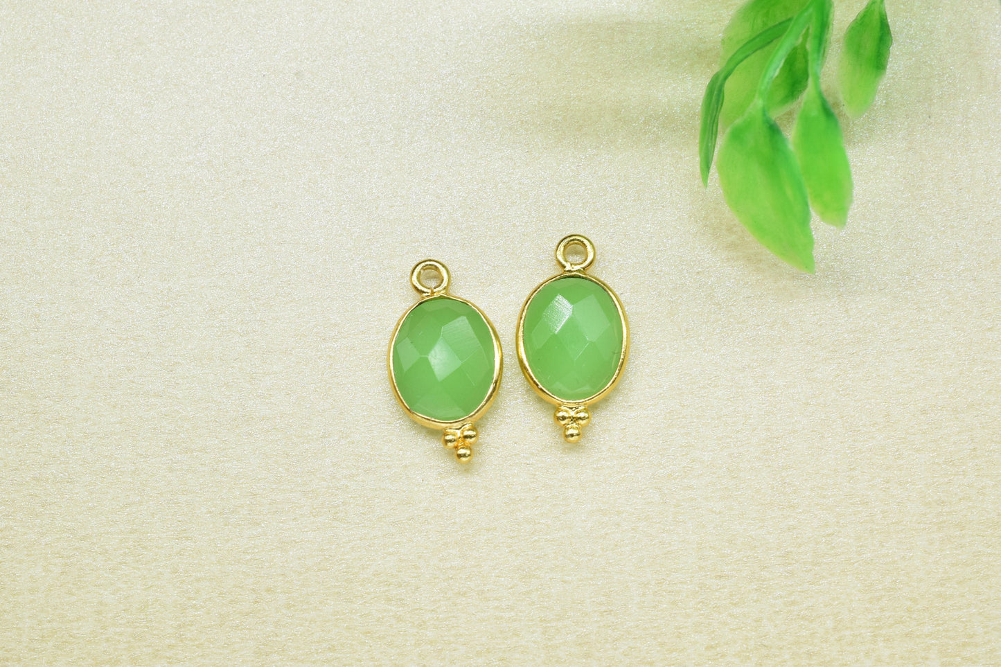 Chrysoprase Quartz Gemsotne 8x10mm Oval Shape bezel,Chrysoprase Jewelry Making,Chrysoprase gold Plating connectors,gemstone Charms jewelry