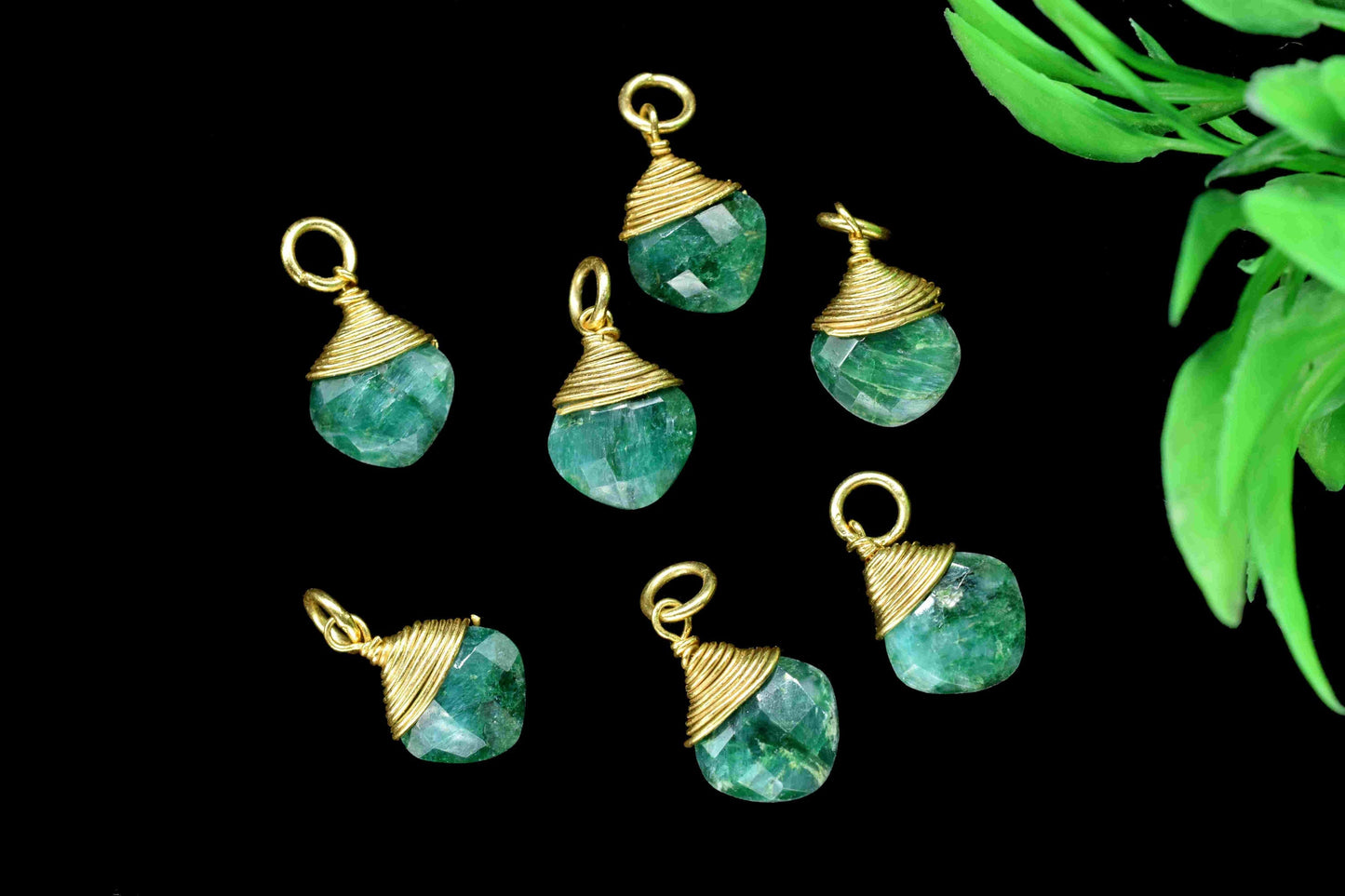 Natural Emerald Wire Wrapped Connector,8mm Square Gemstone Pendants,single loop connectors,Wire Wrapped Necklace Charm,Jewelry Making Supply