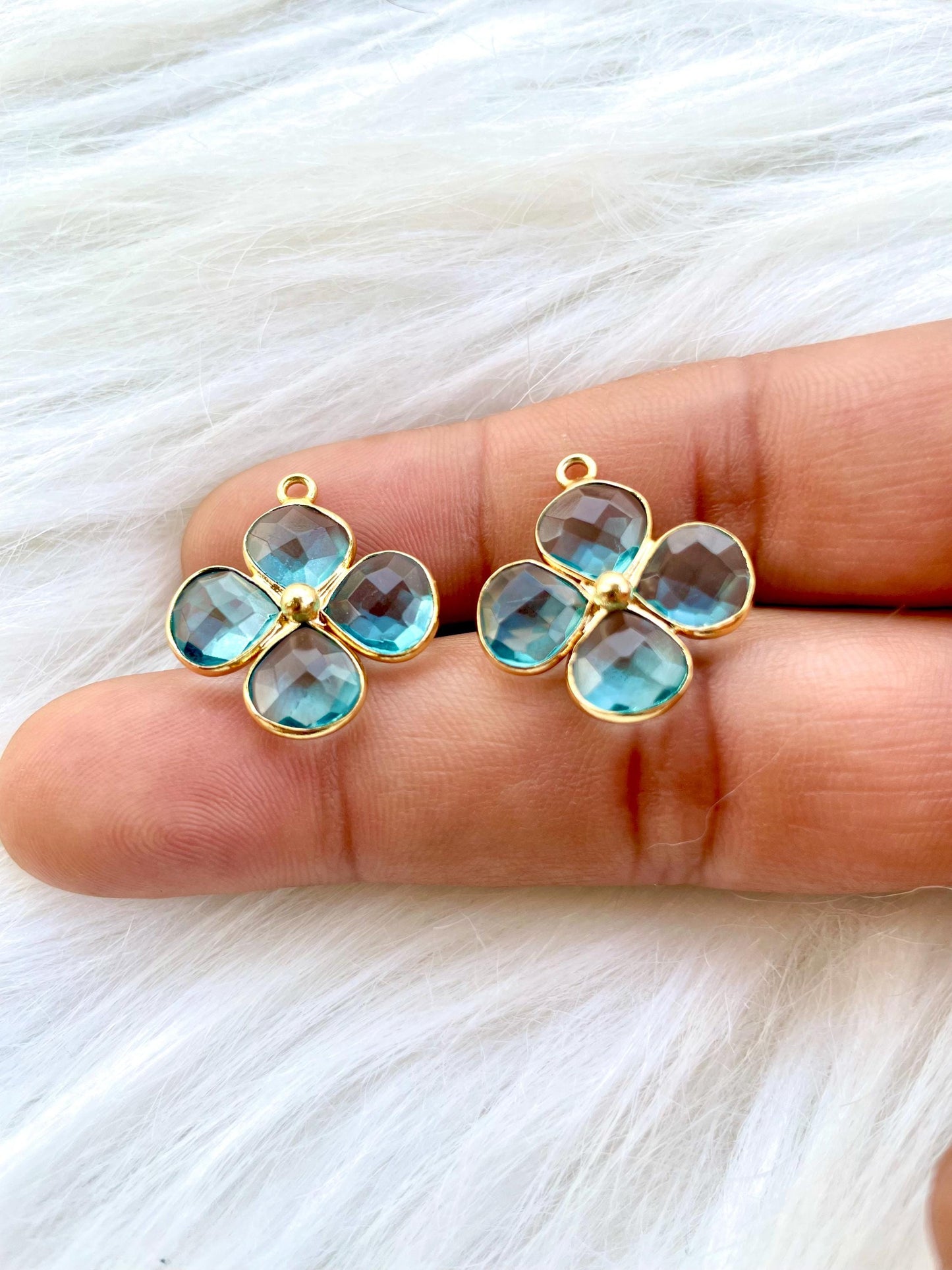 Sky Topaz Heart Shape Pendant,jewelry Component,Sky Topaz connectors,Topaz Bezel Charm,Jewelry Making Supply,Topaz Bracelet Charms,GiftsP123