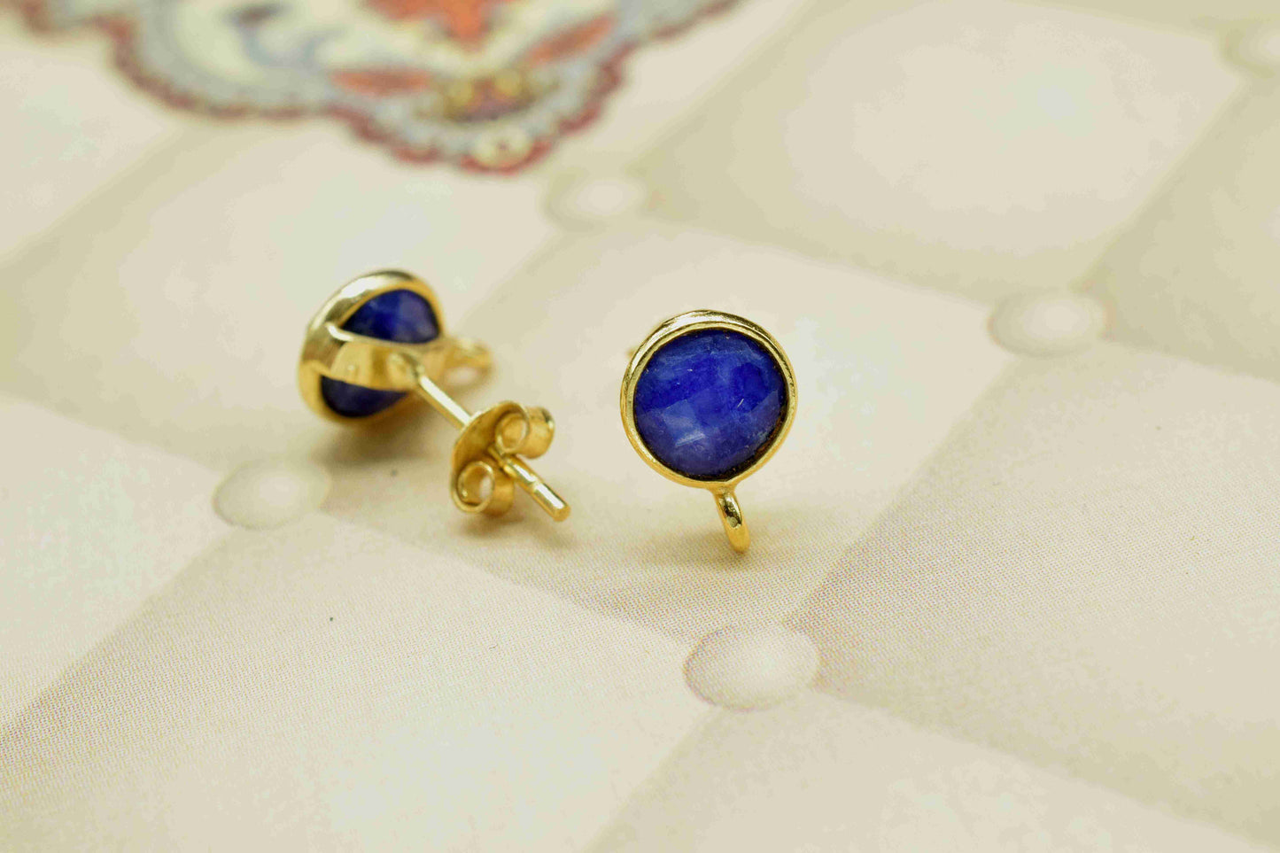 Natural Sapphire,Bezel Round Shape Connector,6mm Round Shape Gold Plated Charms,Single Bail,Small Round Gemstone Pendant,Gold plated Charms