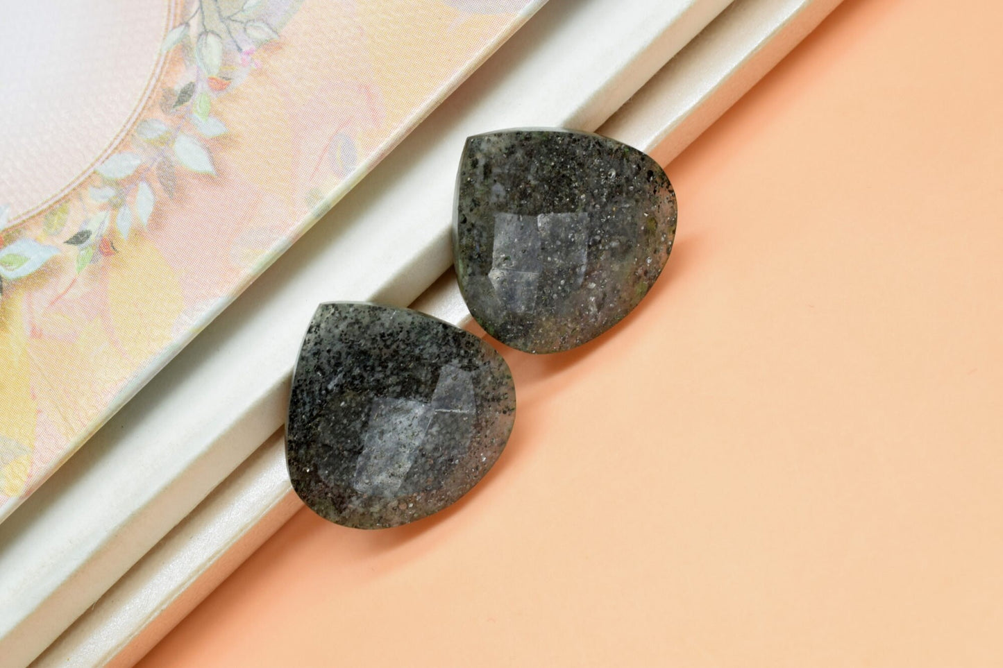 Black Sunstone 20mm Faceted Heart Shape Briolette,Black Sunstone Faceted Briolette,Gemstone Briolette,Sunstone Heart Shape Briolette Jewelry