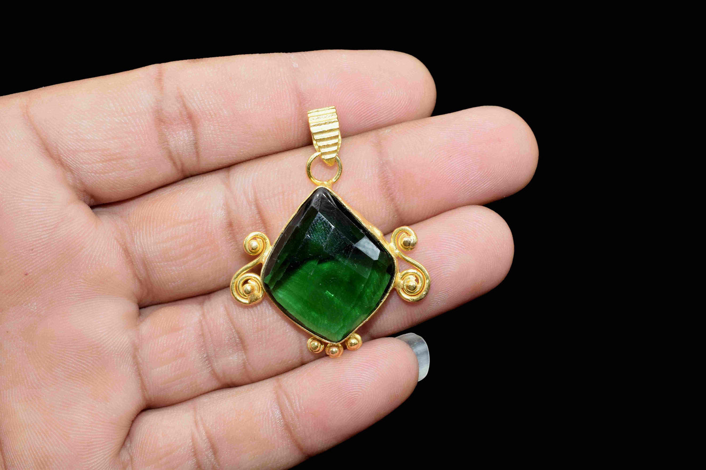 Emerald Quartz kite Shape Pendant,Emerald Quartz 20x25mm Kite Shape Pendant Jewelry,Gemstone Pendant Jewelry,Emerald Long Pendant,Emerald