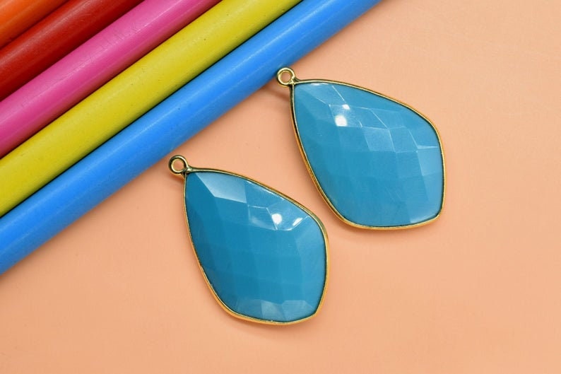 Turquoise 20x30mm Diamond shape single bail connector,Brass Gold Plated bezel,Turquoise Faceted Briolette Connector,Turquoise Bezel charms