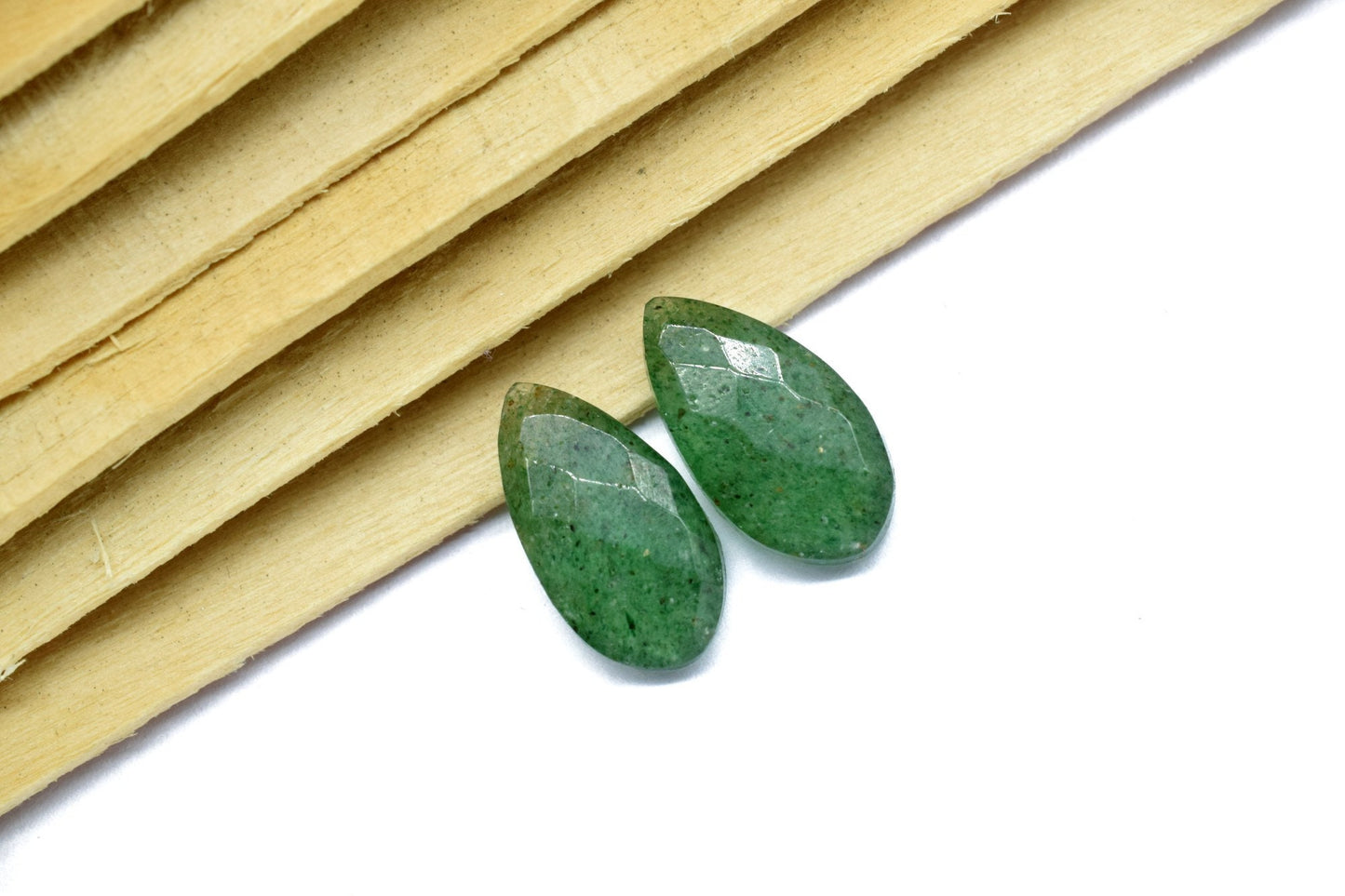 Green Strawberry 8x16mm Faceted Pear Shape Briolettes,Teardrop Beads,Semi-Precious Gemstones Bead,Calibrated Pear Bead,Green Strawberry pear