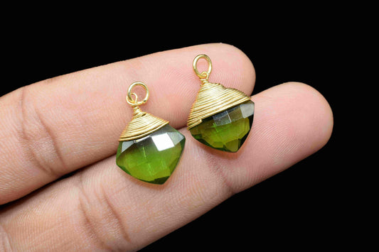 Peridot Wire Wrapped Connector,8mm Square Gemstone Pendants,single loop connectors,Peridot Wire Wrapped Necklace Charm,Jewelry Making Supply