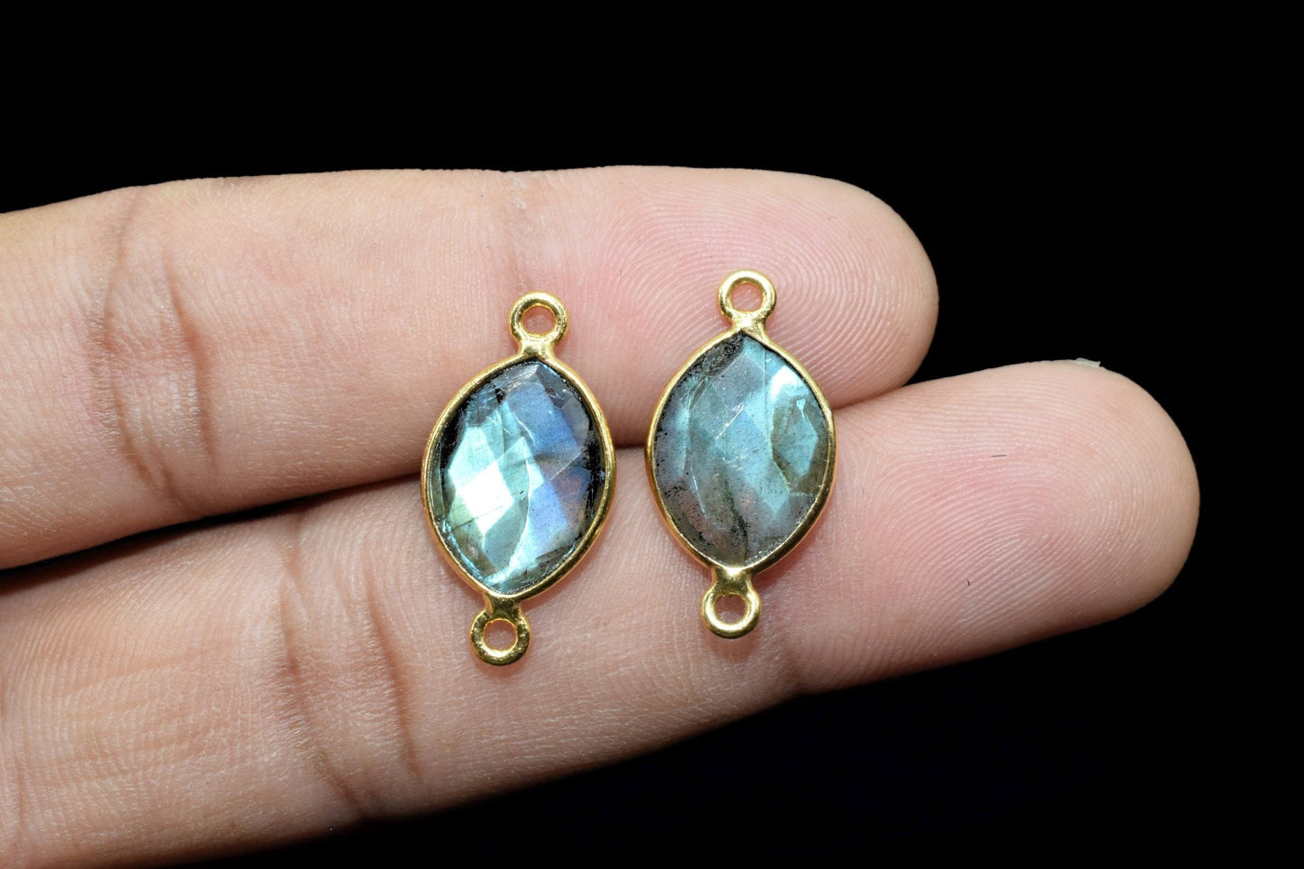 Blue Flash Labradorite 10x13mm Eye shape double loop connectors,Brass Gold Plated bezels,Labradorite Pendants,Labradorite handmade bezels