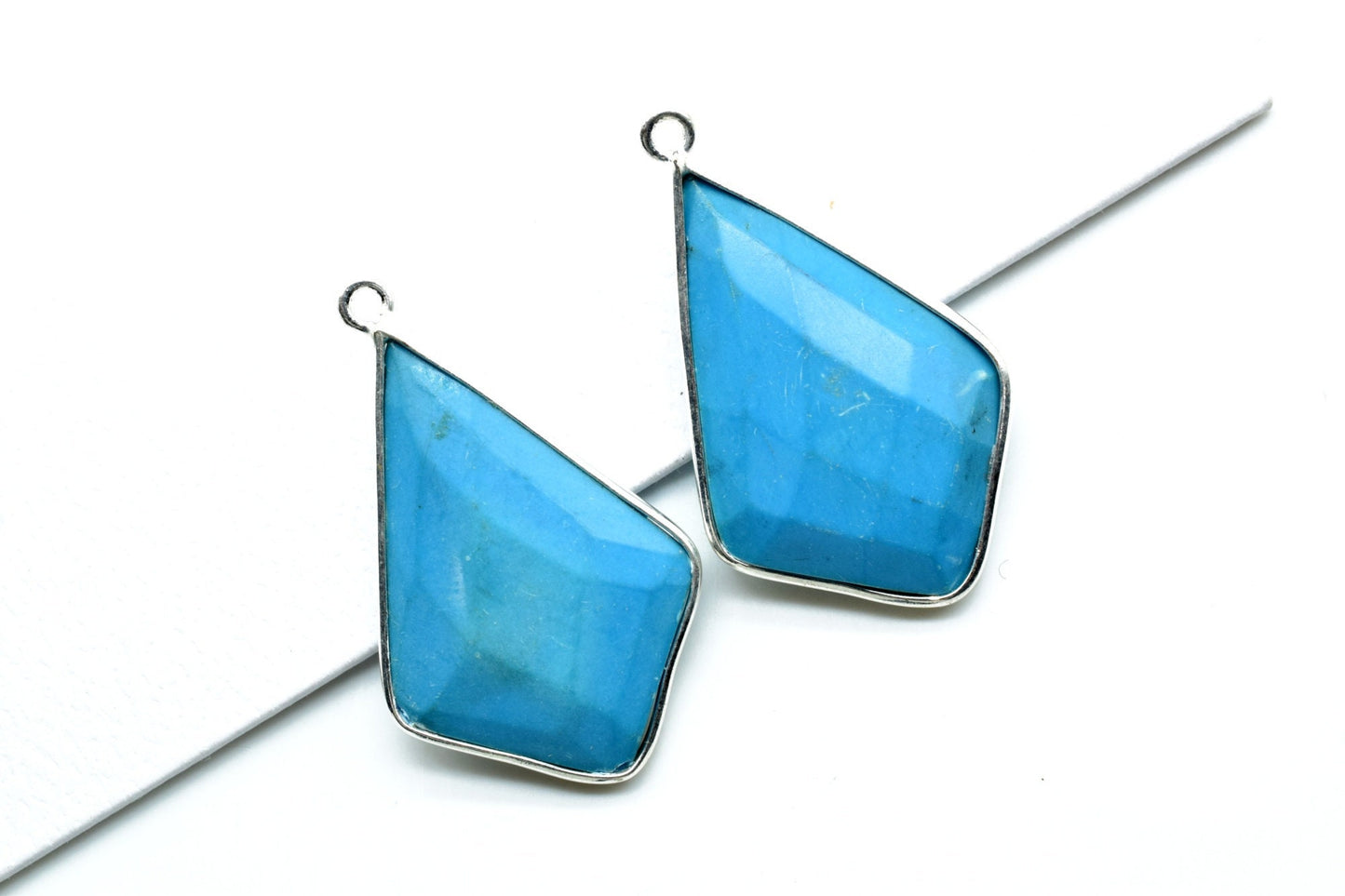 Turquoise 20x30mm Diamond shape single bail connector,Brass Silver Plated bezel,Turquoise Faceted Briolette Connector,Turquoise Bezel charms