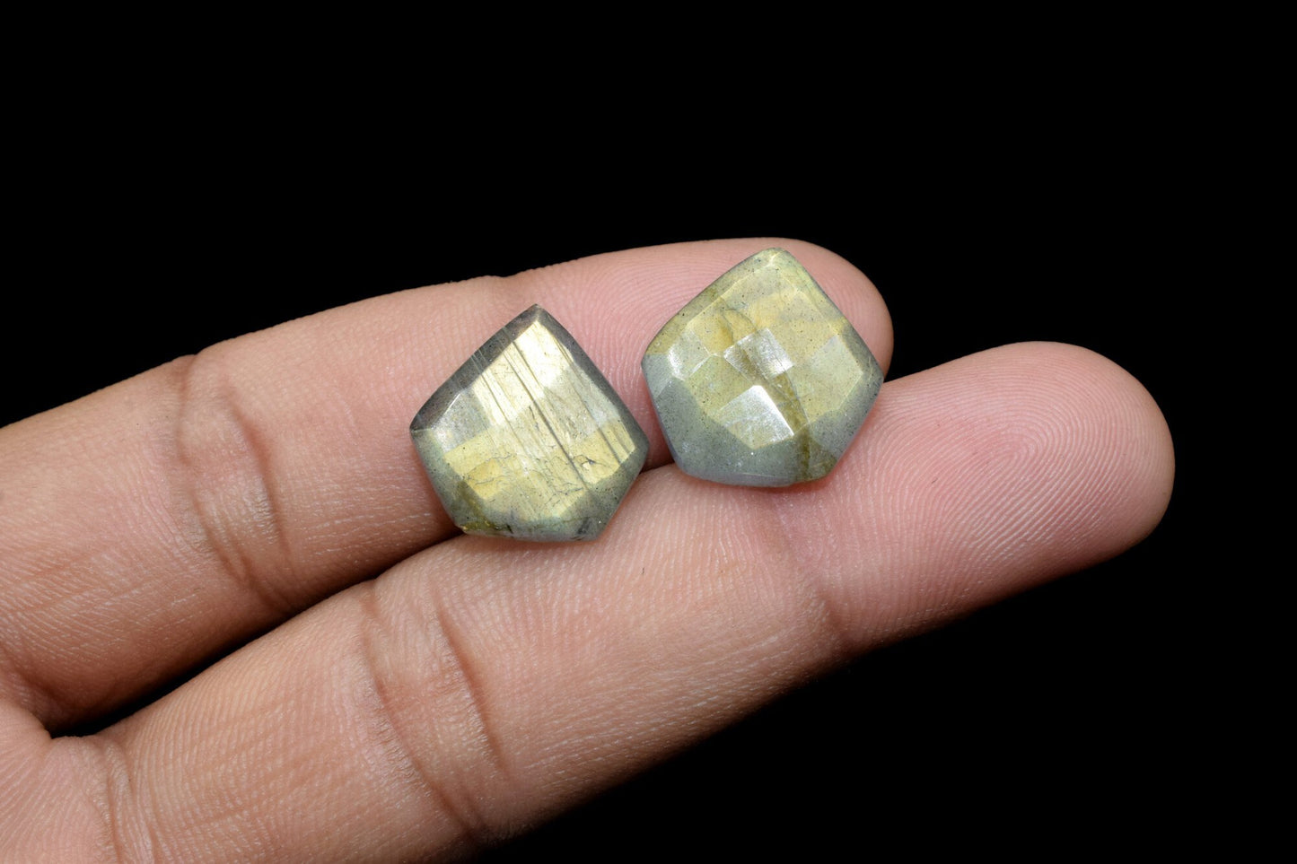 Labradorite 15x15mm Faceted Fancy Shape Briolettes,Labradorite Fancy Beads,Calibrated Gemstone Briolettes,Fancy Shape Beads,Flash Gemstone