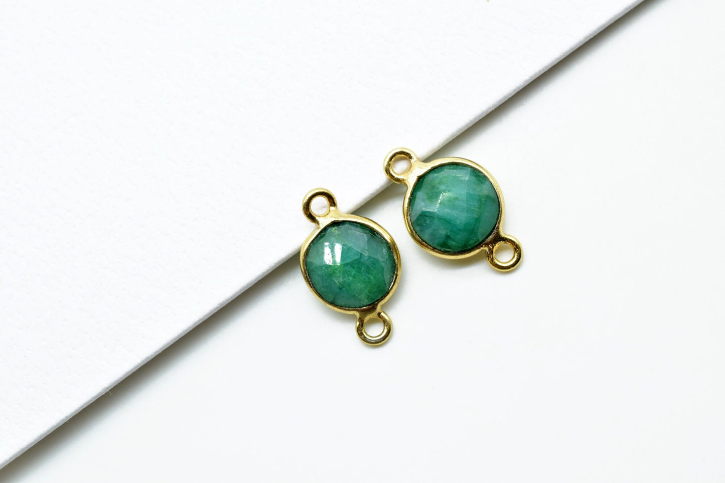 Natural Emerald 8mm double loop connectors,Emerald Pendant,Emerald Round Gold Plated bezel,,jewelry making charm,Emerald Brass connector