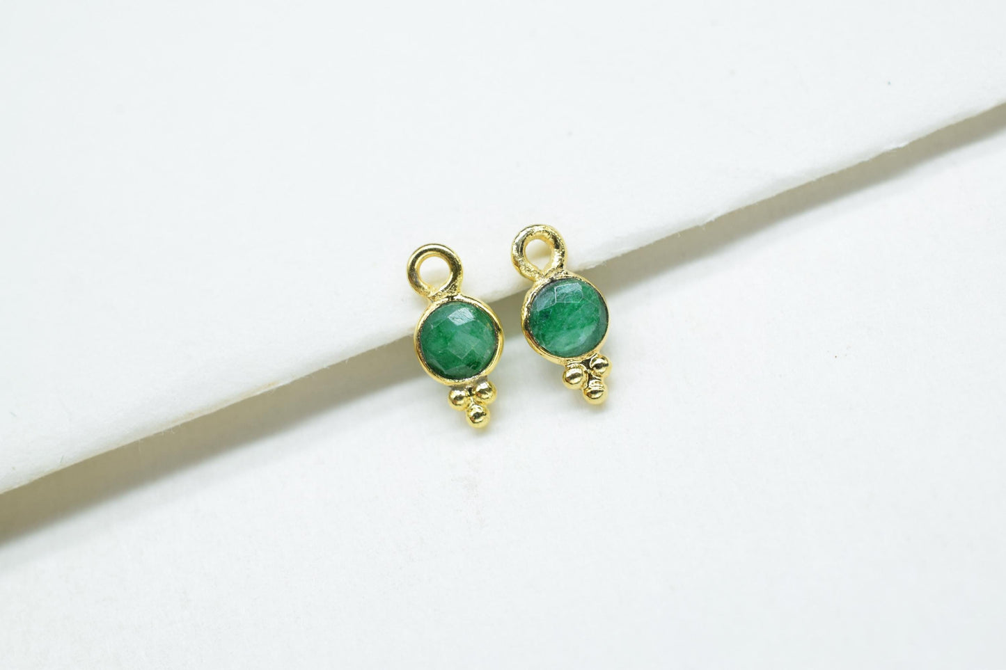 Natural Emerald Charms Connector/Handmade Jewelry/Gold Plated Connector/Tiny Pendant/Emerald Pendant/Round Shape Connector/Gemstone Charms