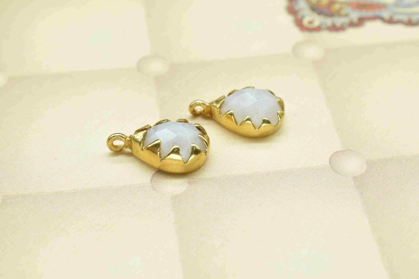 Moonstone Charms jewelry,Gemstone Faceted Pendant Jewelry Making Supplies,Moonstone 6x8mm Oval Shape Single bail Connector,Pendant Gift