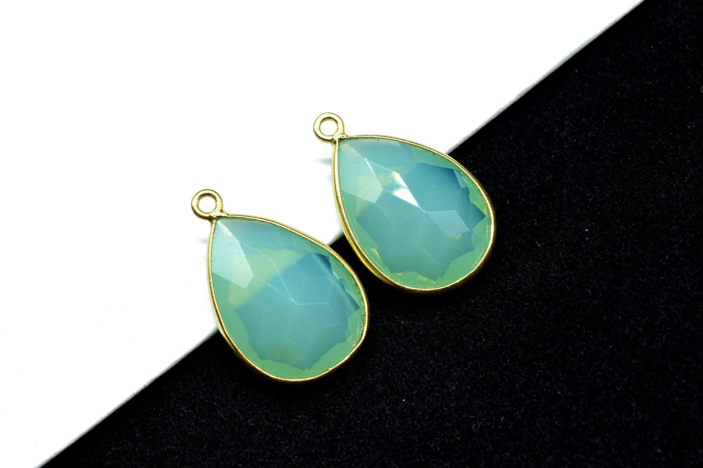 Chrysoprase 13x18mm Pear Shape single bail charm,Chrysoprase Teardrop Gold Plated bezel,Gold Bezel,jewelry making charm,Chrysoprase bezel,