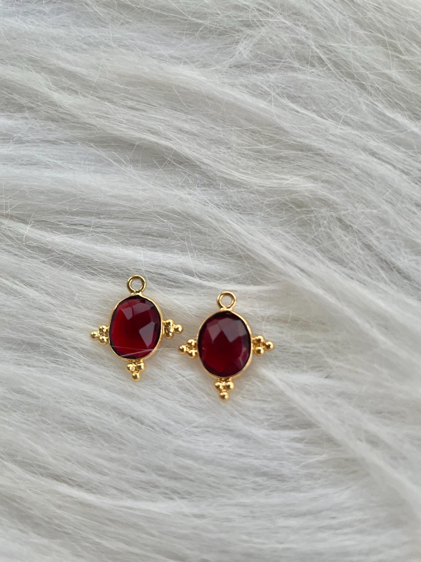 Garnet Gemstone 8x10mm Oval shape charm,Garnet Gold Plated Single Bail Pendant,Garnet Gemstone Faceted jewelry,Garnet Connector Pendant,Gift