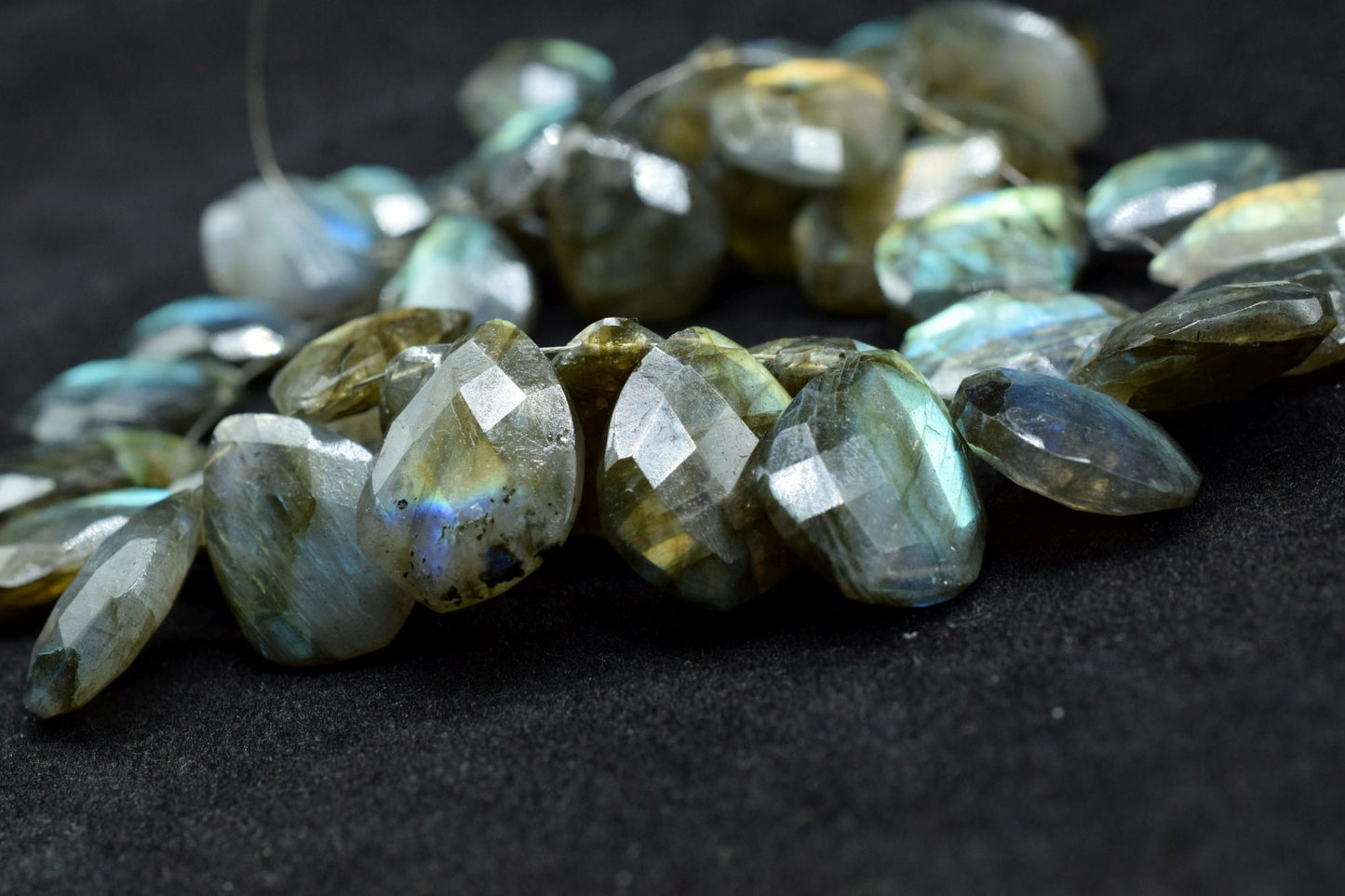 Labradorite 15x20mm Faceted Pear Shape Briolettes,Tie Shape Briolettes,Pear Shape Briolettes,Semiprecious Briolettes,jewelry making beads