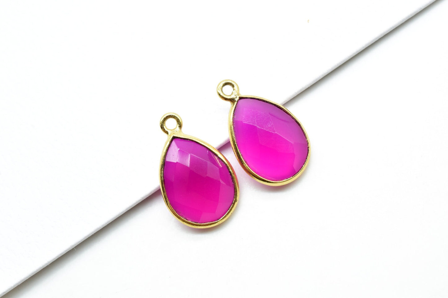 Pink chalcedony 10x14mm Pear shape charm,Checker Board cut Pink Chalcedony Pendant,Hot Pink charms,Fuchsia Pink Chalcedony Pear Briolettes