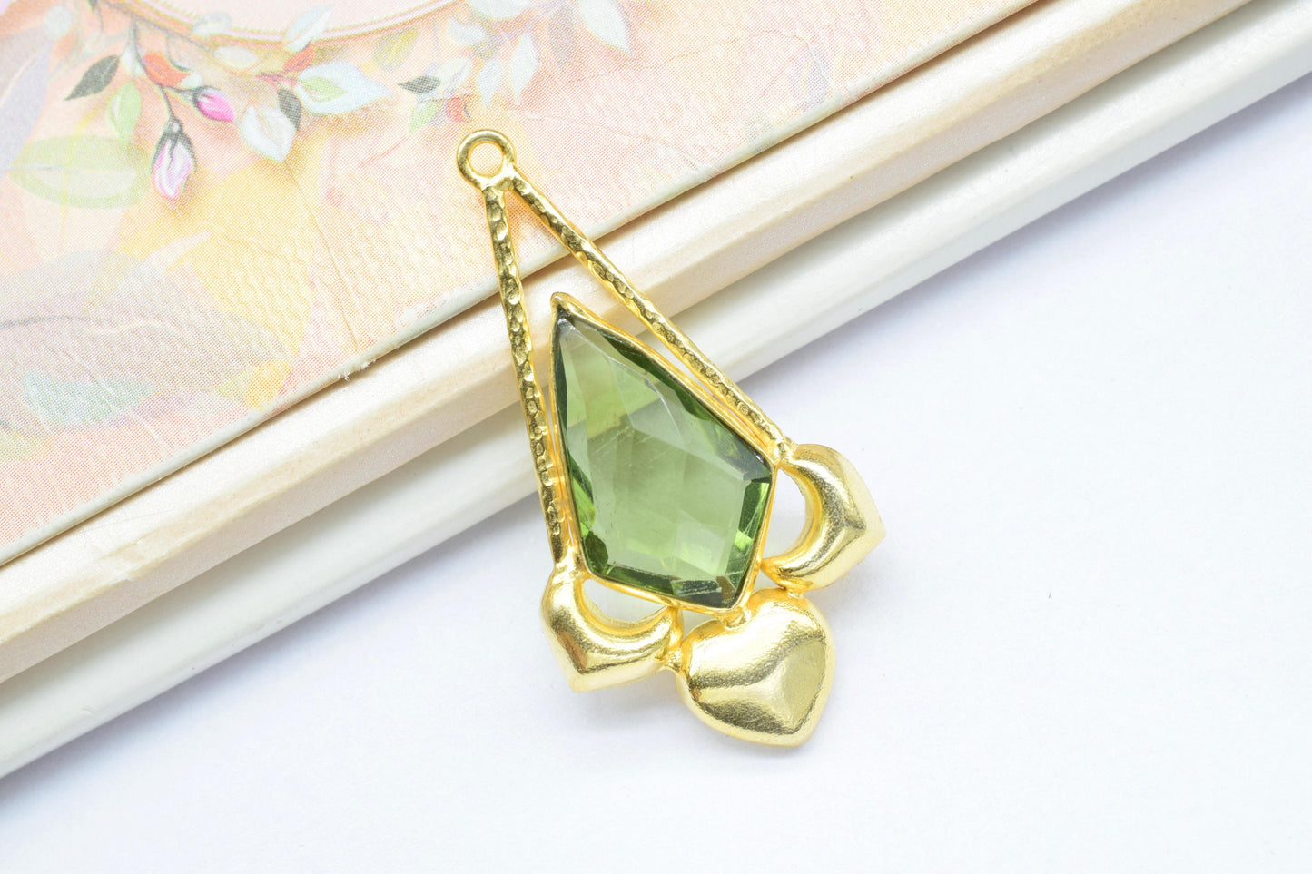 Peridot Pendant/Gemstone Component/Peridot Faceted Pendant/Necklace Pendant/Single Bail Charm/Necklace Pendant/Summer Collection/Wholesaler