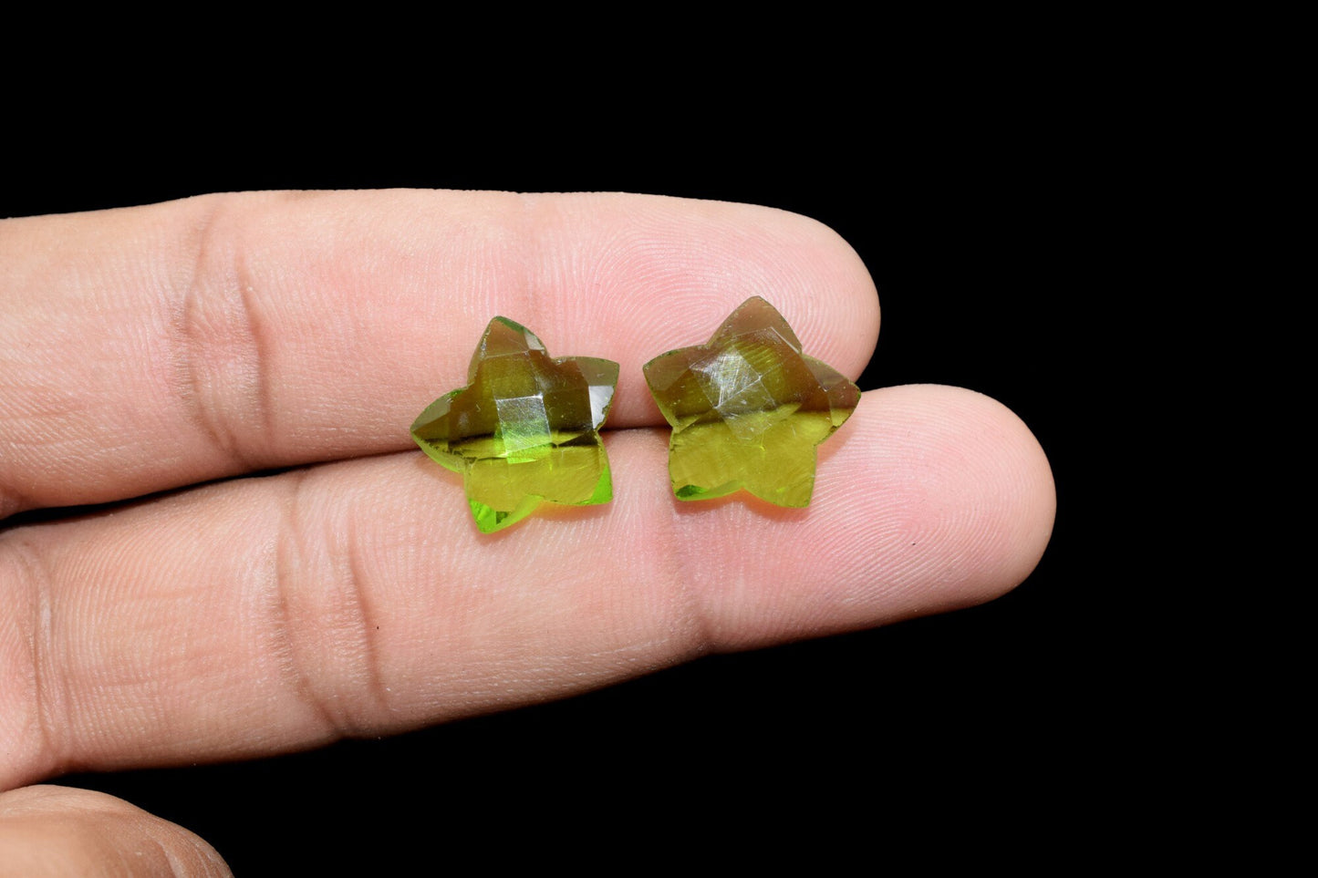 Peridot 14mm carved star shape Briolettes,star shape Faceted Briolette,Gemstone,Hand Carved Briolette,Carving Gemstone,Carved stones