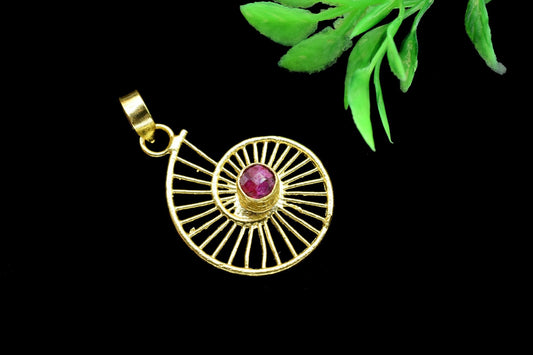 Vintage Ruby pendant,methyst pendant Round SHAPE,Round Ruby Pendant,Vintage Ruby Pendant,Birthstone,Pendant,Vintage Gold Circle Pendant