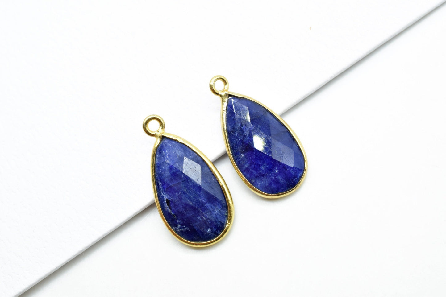 Blue Sapphire 10x18mm Pear shape charm,Sapphire Pear Shape Bezel Connector Gold Plated,Sapphire Connector,Single Bail Connector,Bezel charms