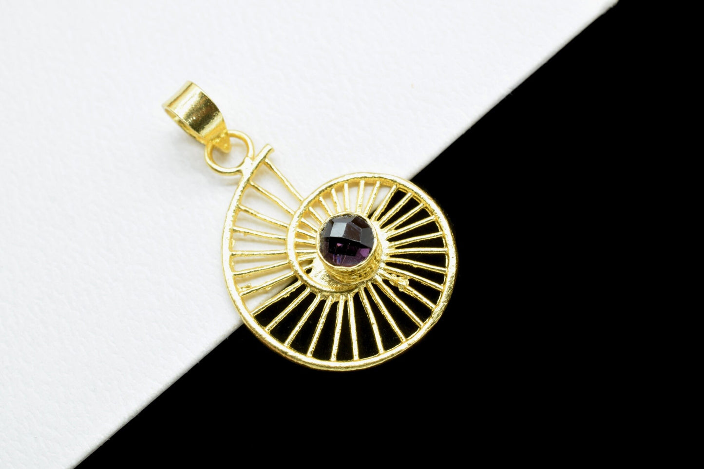 Vintage Amethyst pendant,methyst pendant Round SHAPE,Oval Amethyst Pendant,Vintage Amethyst Pendant,February Birthstone,Vintage Gold Pendant