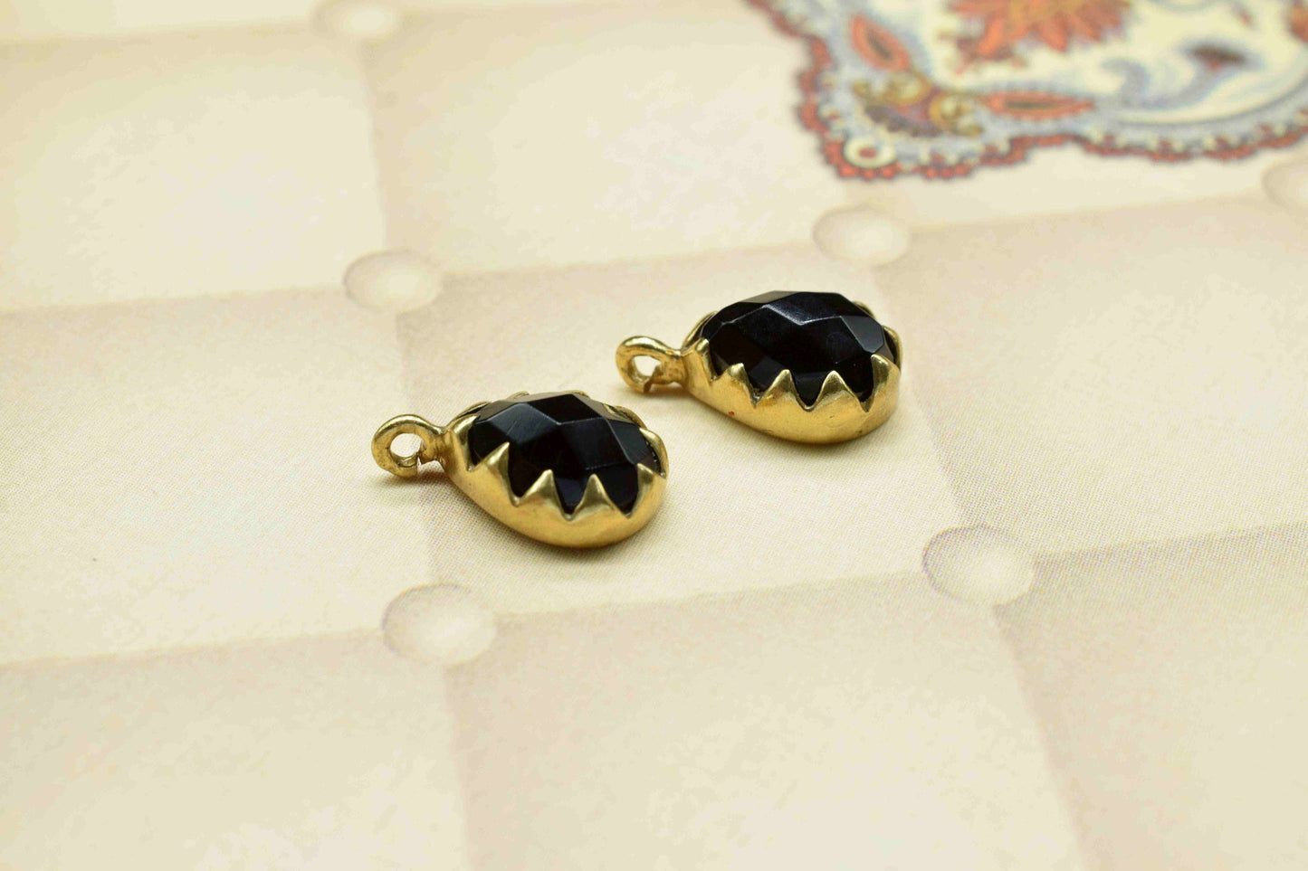 Black Onyx Prong Bezel Pendant,Handmade Gemstone Bezel Link,Tiny Black Onyx Bezel Connector,Single bail connector,Black Onyx Pendant Jewelry