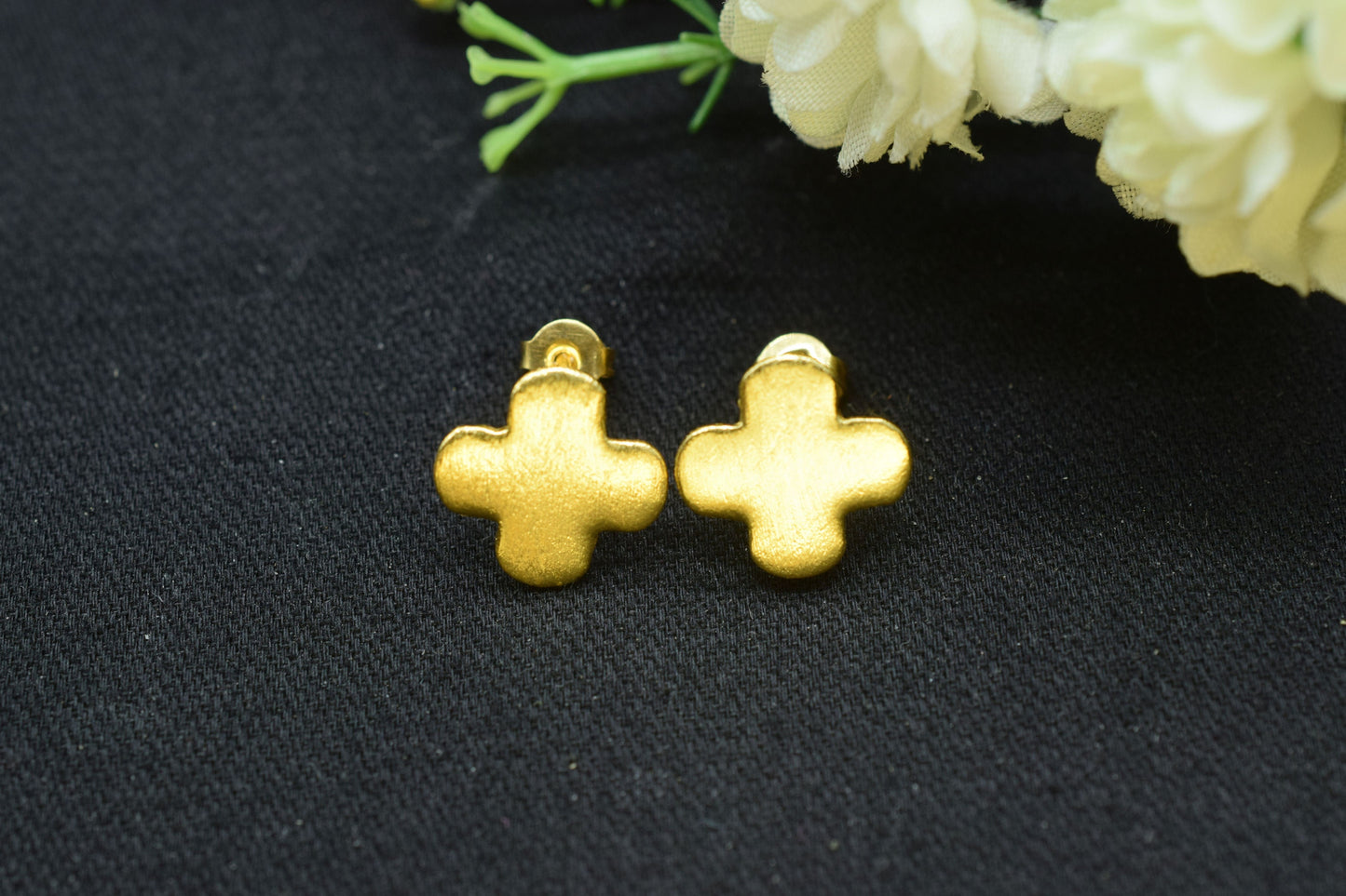 13mm Clover Shape Earring charms,Gold Plated Brass Jewellery,Earring Post connector,Brass Earring parts,Earring connector,Clover Shape Studs
