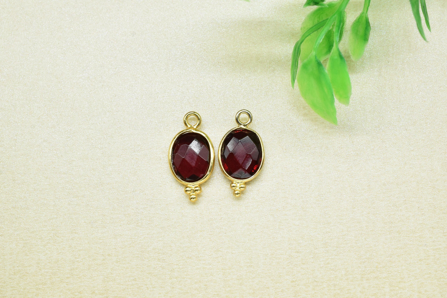 Garnet Gemstone 8x10mm Oval shape charm,Garnet Gold Plated Single Bail Pendant,Garnet Gemstone Faceted jewelry,Garnet Connector Pendant,Gift