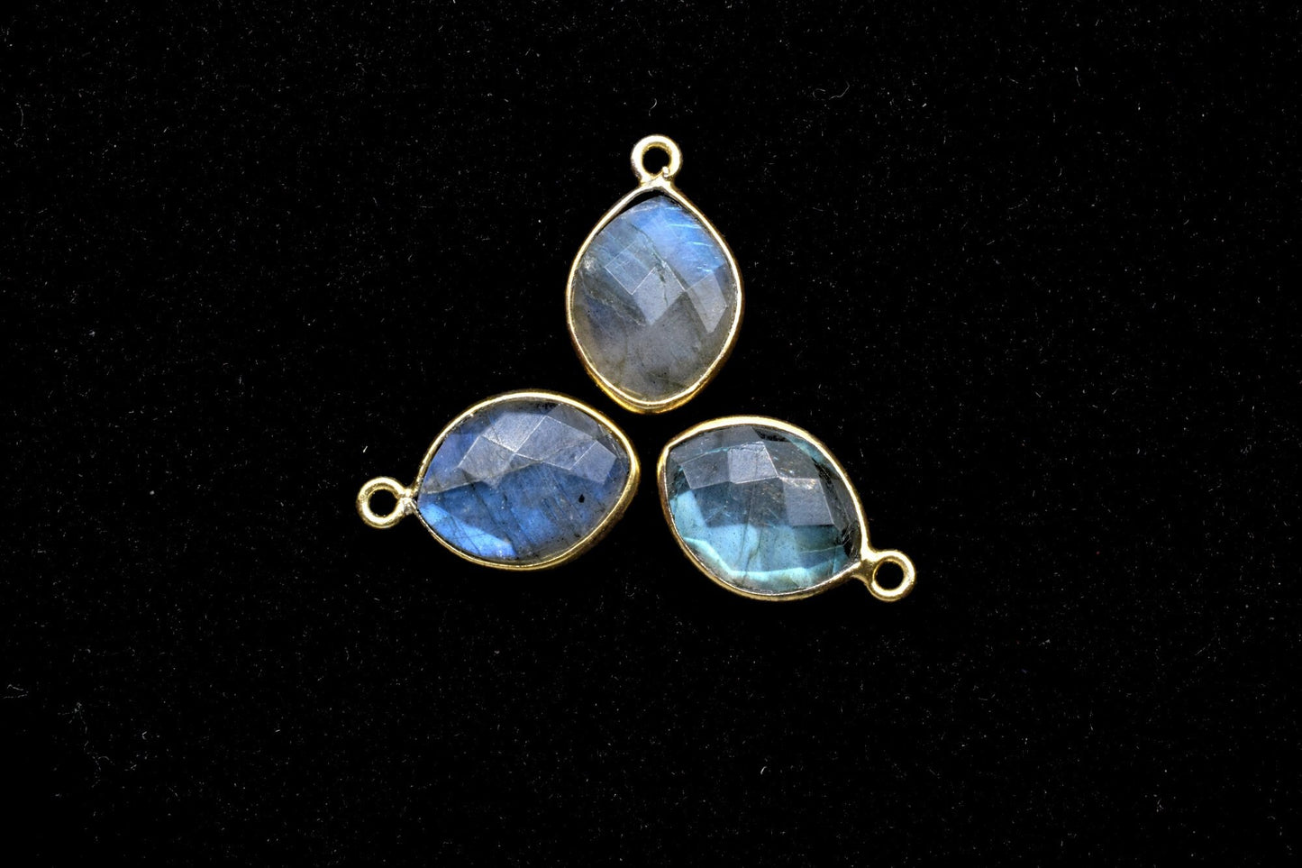 Blue Flash Labradorite 10x13mm Eye shape single loop connectors,Brass Gold Plated bezels,Labradorite Pendants,Labradorite handmade bezels