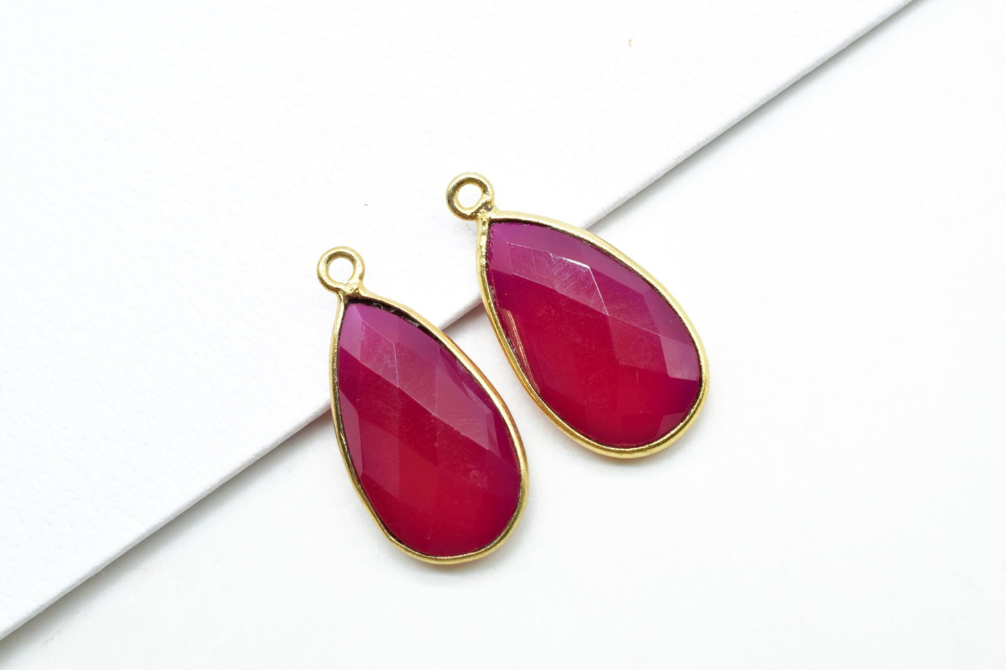 Pink chalcedony 10x18mm Pear shape charm,Checker Board cut Pink Chalcedony Pendant,Hot Pink charms,Fuchsia Pink Chalcedony Pear Briolettes