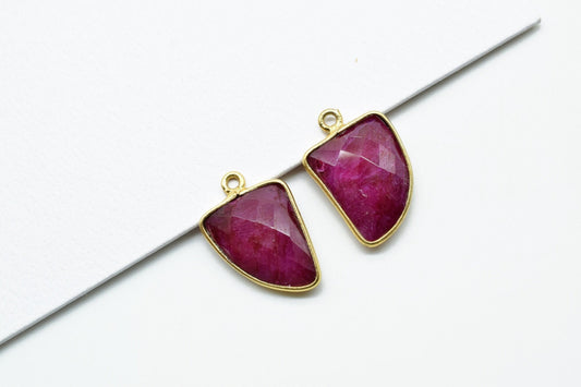 Ruby 12x15mm Horn shape single bail connector,Ruby Pendant,Ruby Round Gold Plated bezel,Ruby single loop connector,Ruby jewelry making charm