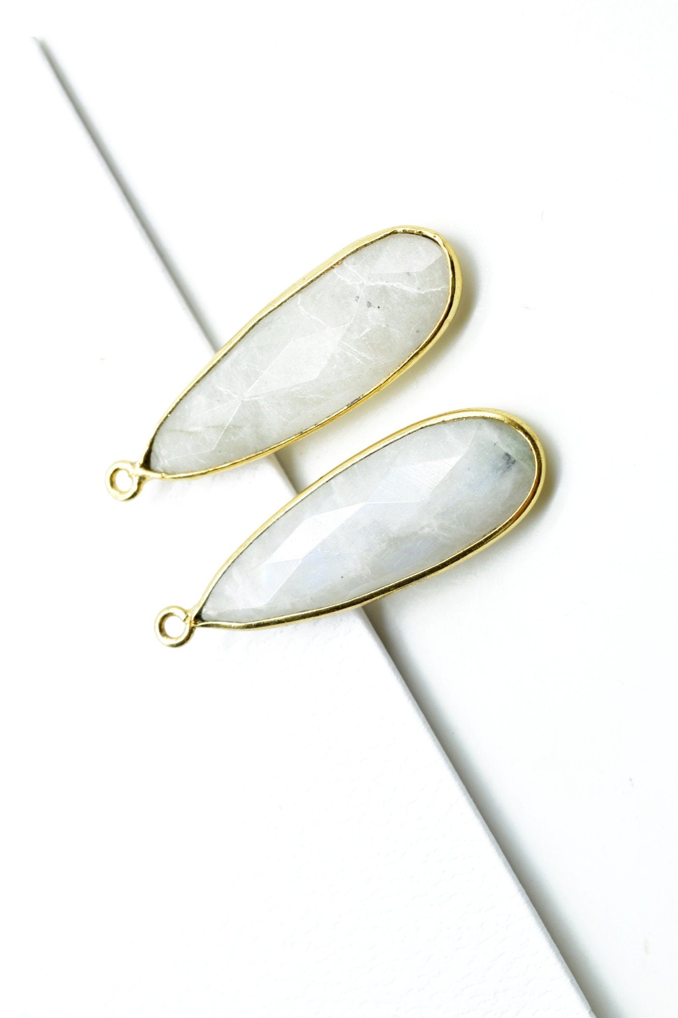 Moonstone 10x30mm Teardrop Charm,Rainbow Moonstone Gemstone Connectors,Gold Plated connectors,Single Bail Connector,Teardrop Shape Pendant