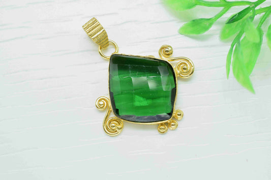Emerald Quartz kite Shape Pendant,Emerald Quartz 20x25mm Kite Shape Pendant Jewelry,Gemstone Pendant Jewelry,Emerald Long Pendant,Emerald