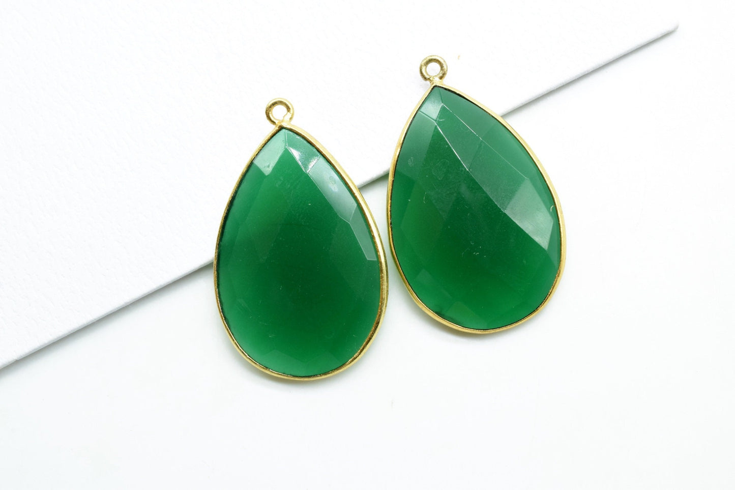 Green Onyx 20x30mm Pear shape single loop charm,Brass Gold Plated bezel,Green Onyx Faceted Connector,Green Onyx Bezel Pendant,Onyx earrings