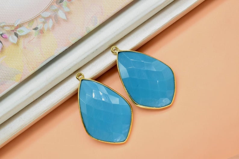 Turquoise 20x30mm Diamond shape single bail connector,Brass Gold Plated bezel,Turquoise Faceted Briolette Connector,Turquoise Bezel charms