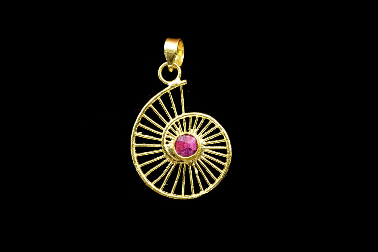 Vintage Ruby pendant,methyst pendant Round SHAPE,Round Ruby Pendant,Vintage Ruby Pendant,Birthstone,Pendant,Vintage Gold Circle Pendant